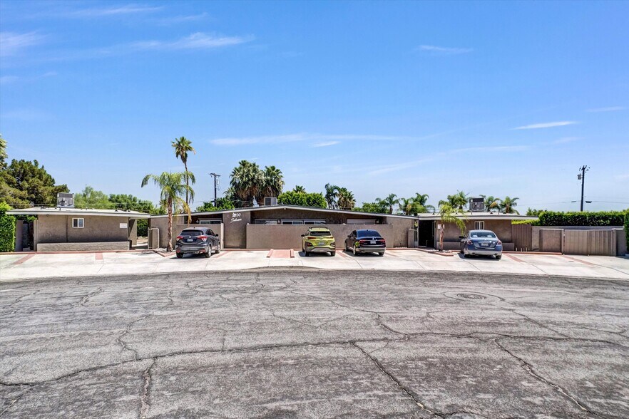 2200 Sahara Rd, Palm Springs, CA à vendre - Photo de l’immeuble – Image 2 sur 27