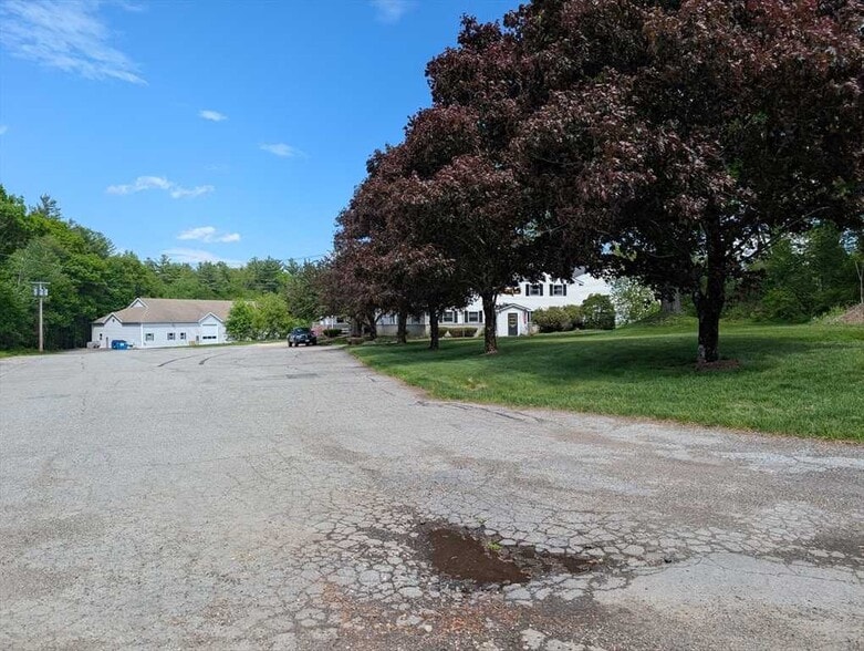 100 Davis St, Douglas, MA à louer - Photo principale – Image 1 sur 5