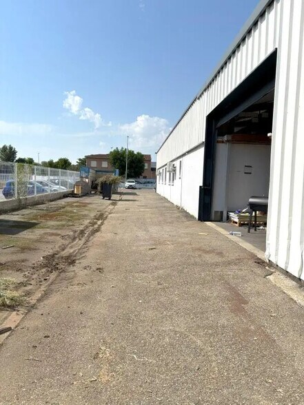 Local d’activités dans Cugnaux à louer - Photo de l’immeuble – Image 2 sur 14