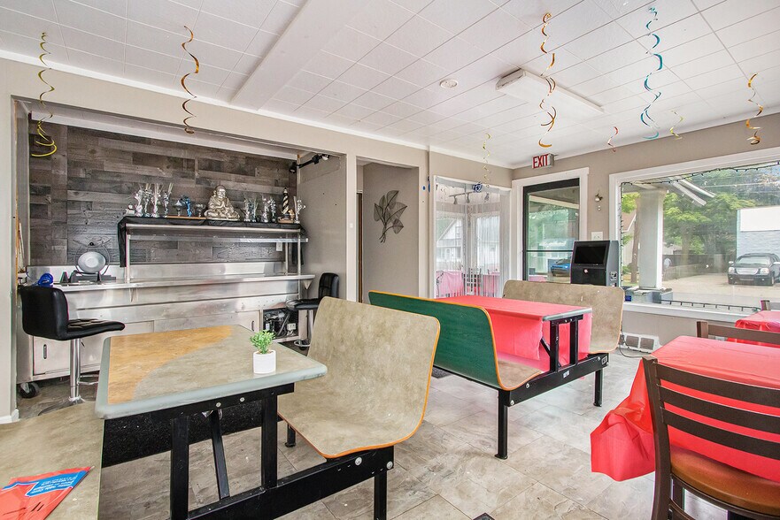 952 Pipestone St, Benton Harbor, MI à vendre - Photo de l’immeuble – Image 2 sur 16