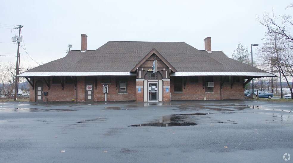127 Canvass St, Cohoes, NY à vendre - Photo de l’immeuble – Image 1 sur 35
