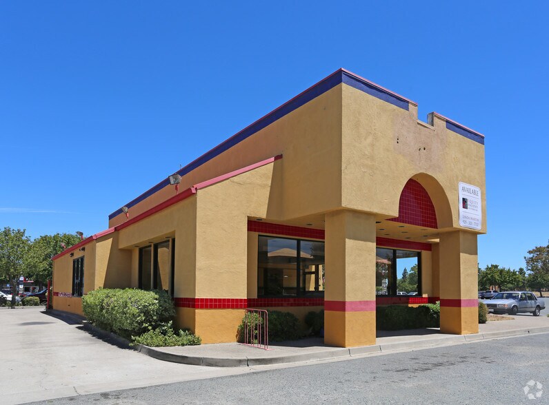 3033 Harbor St, Pittsburg, CA à louer - Photo de l’immeuble – Image 2 sur 11