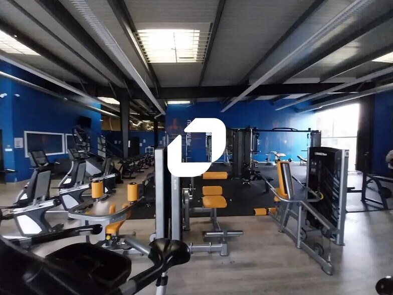 Local d’activités dans Mantes-la-Ville à louer - Photo intérieure – Image 1 sur 6