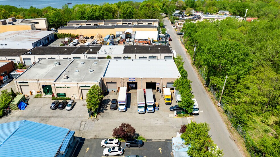 16 Brienna Ct, Staten Island, NY à louer - Photo de l’immeuble – Image 2 sur 5