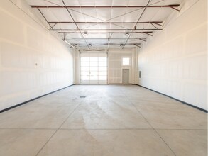 3747 W Parkway Blvd, West Valley City, UT à louer Photo intérieure– Image 2 sur 4