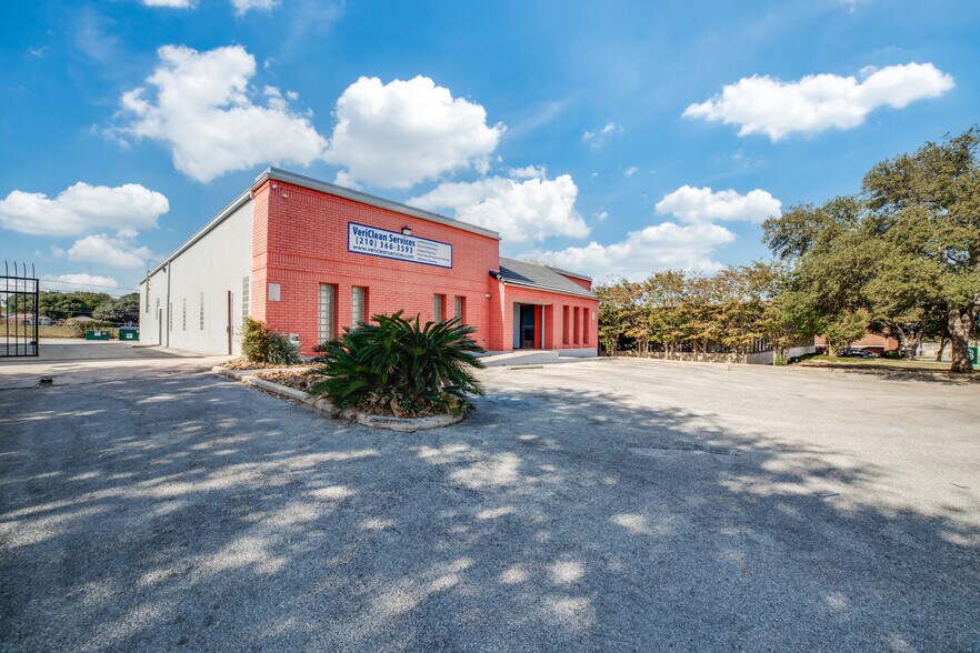 10835 Gulfdale St, San Antonio, TX à vendre - Photo de l’immeuble – Image 2 sur 30