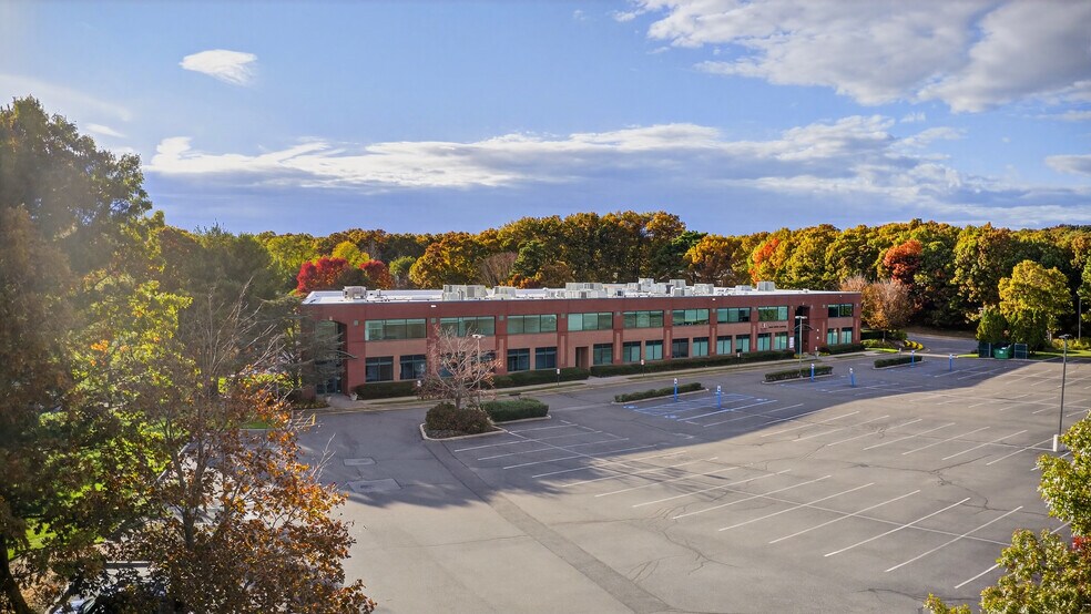 205 Belle Mead Rd, South Setauket, NY à louer - Photo de l’immeuble – Image 1 sur 52