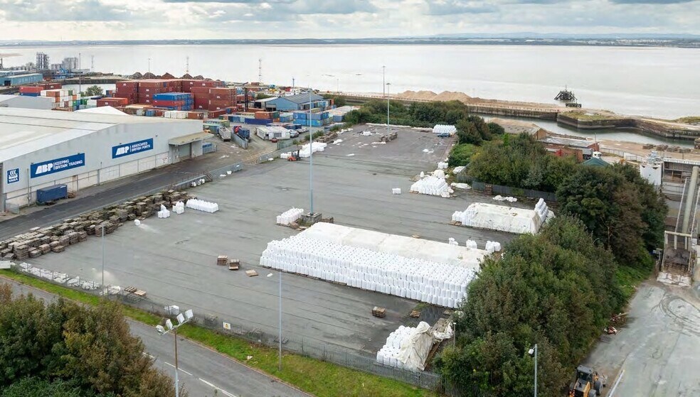 2 Dock Rd, Liverpool à louer - Photo de l’immeuble – Image 3 sur 5