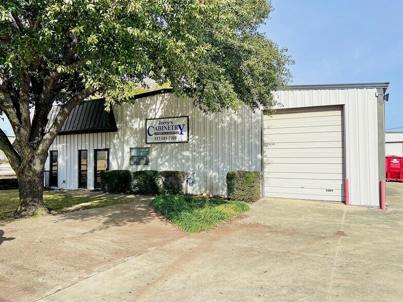 4409 Garland Dr, Haltom City, TX à louer - Photo de l’immeuble – Image 1 sur 7