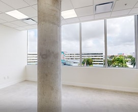 850 NW 42nd Ave, Miami, FL à louer Photo intérieure– Image 2 sur 7