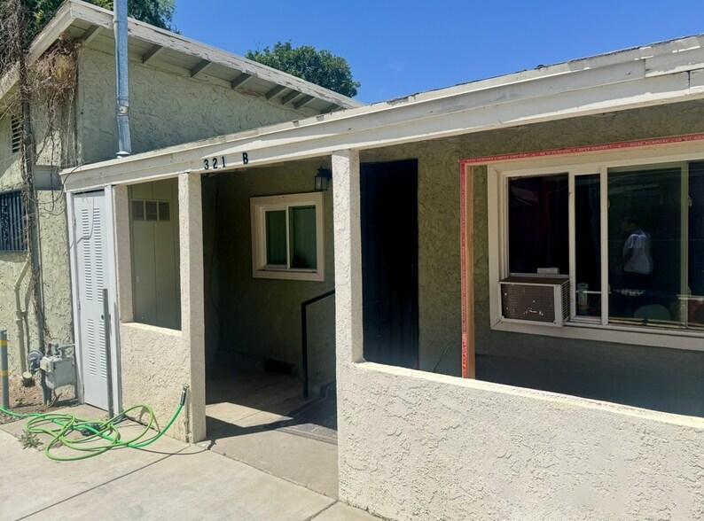 321 W Minarets Ave, Fresno, CA à vendre - Photo de l’immeuble – Image 3 sur 4