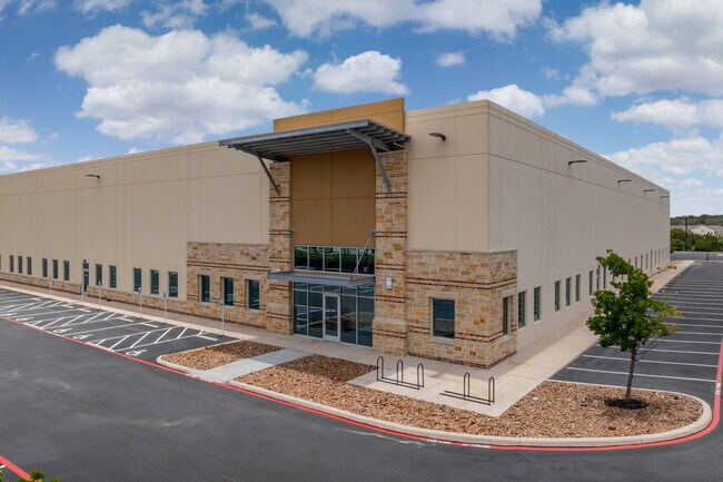 Plus de détails pour 6422 E Campus Dr, San Antonio, TX - Local d'activités à louer