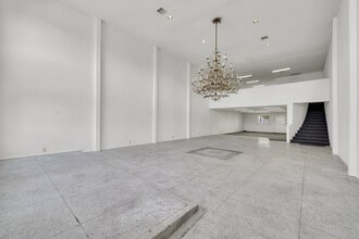 8926 Reseda Blvd, Northridge, CA à louer Photo intérieure– Image 2 sur 5
