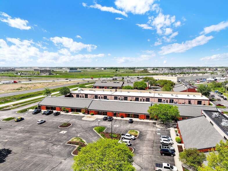 Directors Row Business Park portefeuille de 8 biens à vendre sur LoopNet.fr - Photo de l’immeuble – Image 3 sur 12