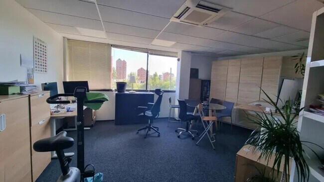 Plus de détails pour Bureau à vendre