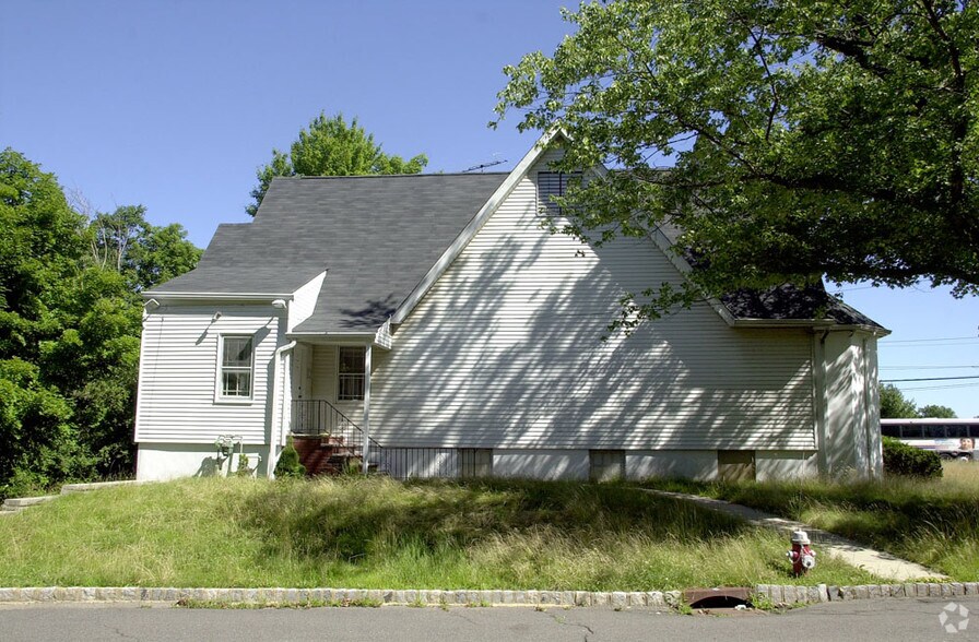 2 Old Rd, Livingston, NJ à vendre - Photo de l’immeuble – Image 3 sur 5