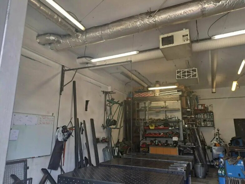 Local d’activités dans CHENNEVIÈRES-SUR-MARNE à louer - Photo intérieure – Image 3 sur 7