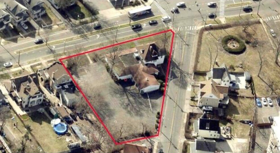 2470 North Ave, Bridgeport, CT à vendre - Photo de l’immeuble – Image 2 sur 3