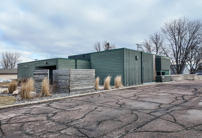 1808 S Cliff Ave, Sioux Falls, SD à louer - Photo de l’immeuble – Image 3 sur 16