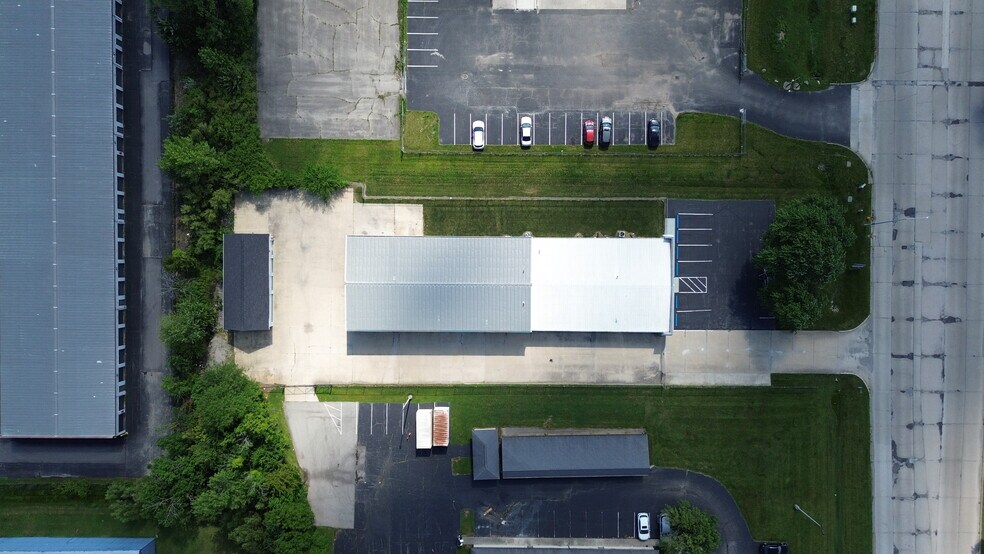 8846 E 33rd St, Indianapolis, IN à louer - Photo de l’immeuble – Image 2 sur 6