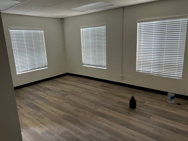 4192 Brockton Ave, Riverside, CA à louer - Photo de l’immeuble – Image 3 sur 7