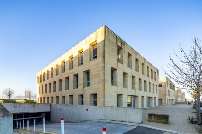 Plus de détails pour 140 Avenue du 12 Juillet 1998, Aix-en-Provence - Bureau à louer