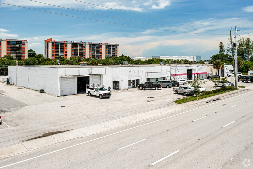 1903-1963 W McNab Rd, Pompano Beach, FL à louer - Photo de l’immeuble – Image 3 sur 4