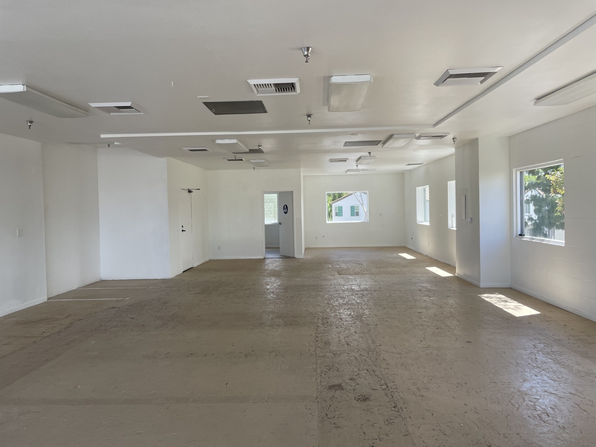 2941 Cochran St, Simi Valley, CA à louer Photo intérieure– Image 1 sur 5