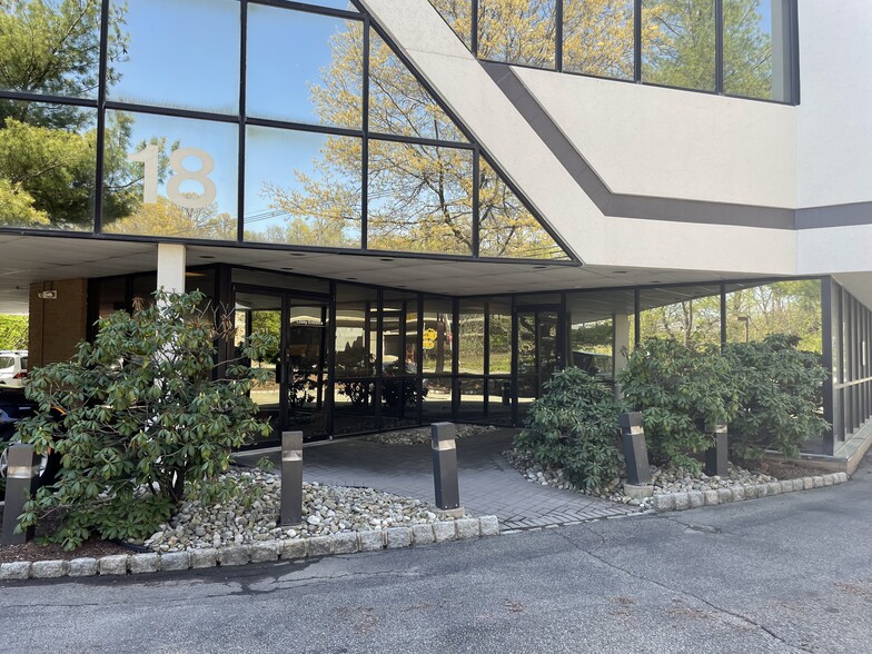 18 Hook Mountain Rd, Pine Brook, NJ à louer - Photo de l’immeuble – Image 3 sur 5