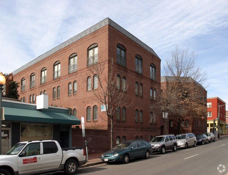 2150-2168 Wisconsin Ave NW, Washington, DC à louer - Photo de l’immeuble – Image 2 sur 22