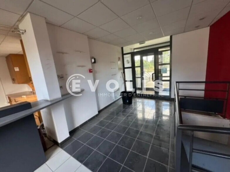 Local d'activités dans Villers-Bretonneux à vendre - Hall d’entrée – Image 3 sur 4
