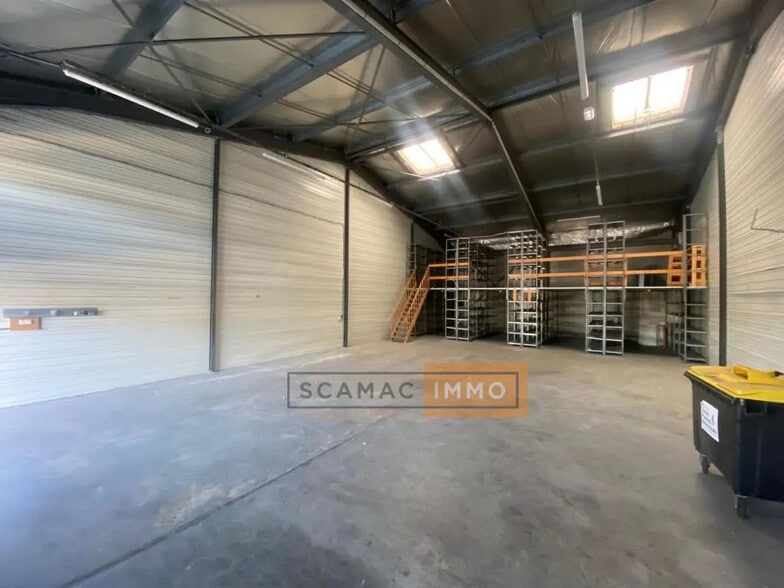 Industriel/Logistique dans La Seyne-sur-Mer à louer - Photo de l’immeuble – Image 1 sur 5