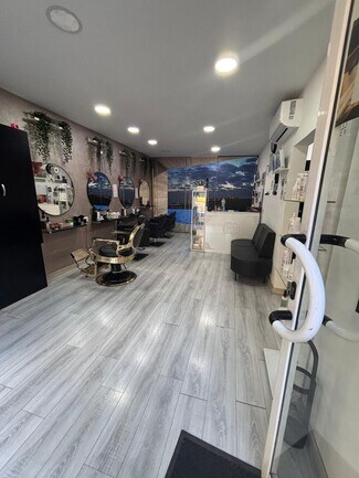 Plus de détails pour Local commercial à louer