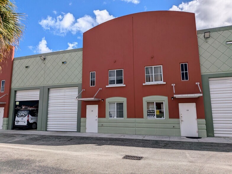 12491 SW 134th Ct, Miami, FL à vendre - Photo de l’immeuble – Image 2 sur 15