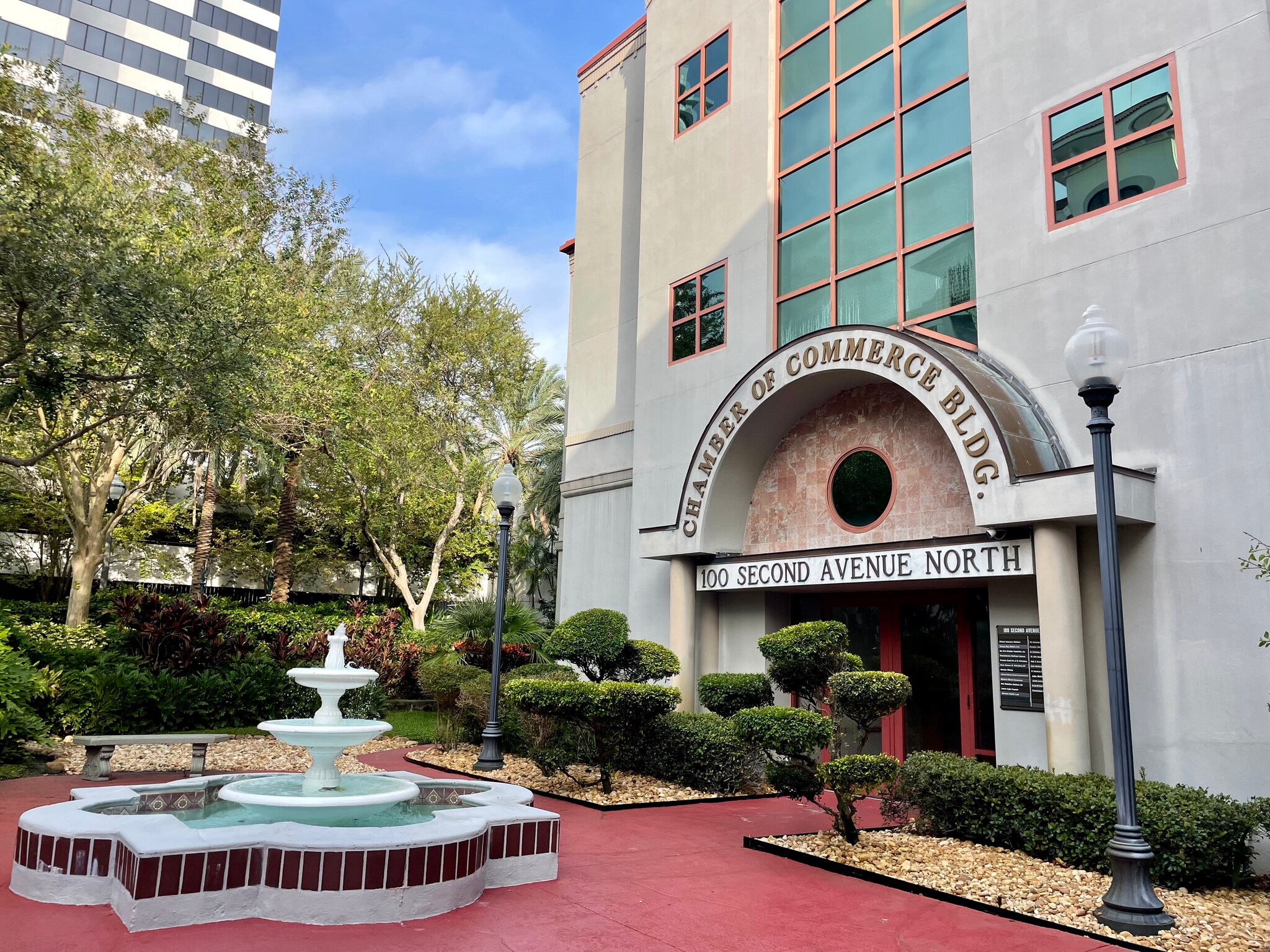 100 2nd Ave N, Saint Petersburg, FL à louer Photo principale– Image 1 sur 18