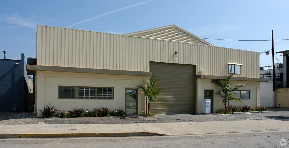 18555 Eddy St, Northridge, CA à louer - Photo de l’immeuble – Image 3 sur 5