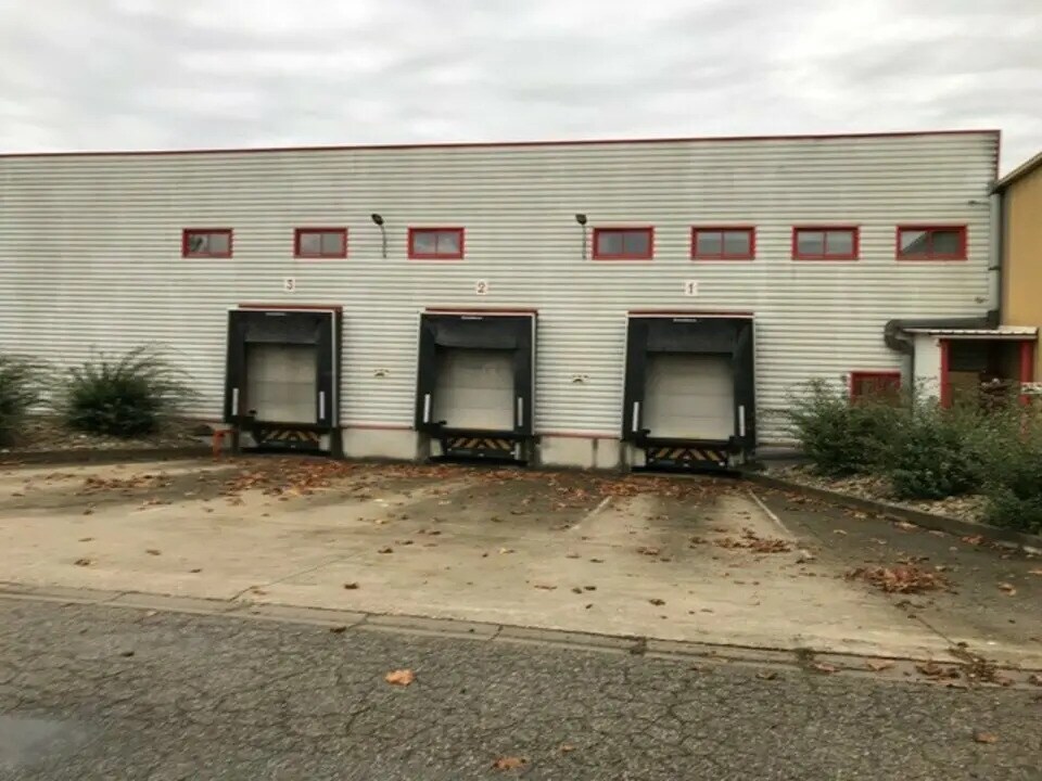 Industriel/Logistique dans Orange à louer Photo de l’immeuble– Image 1 sur 5