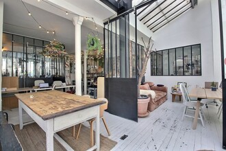 77 Rue Du Faubourg Saint-Denis, Paris à louer Photo intérieure– Image 2 sur 5