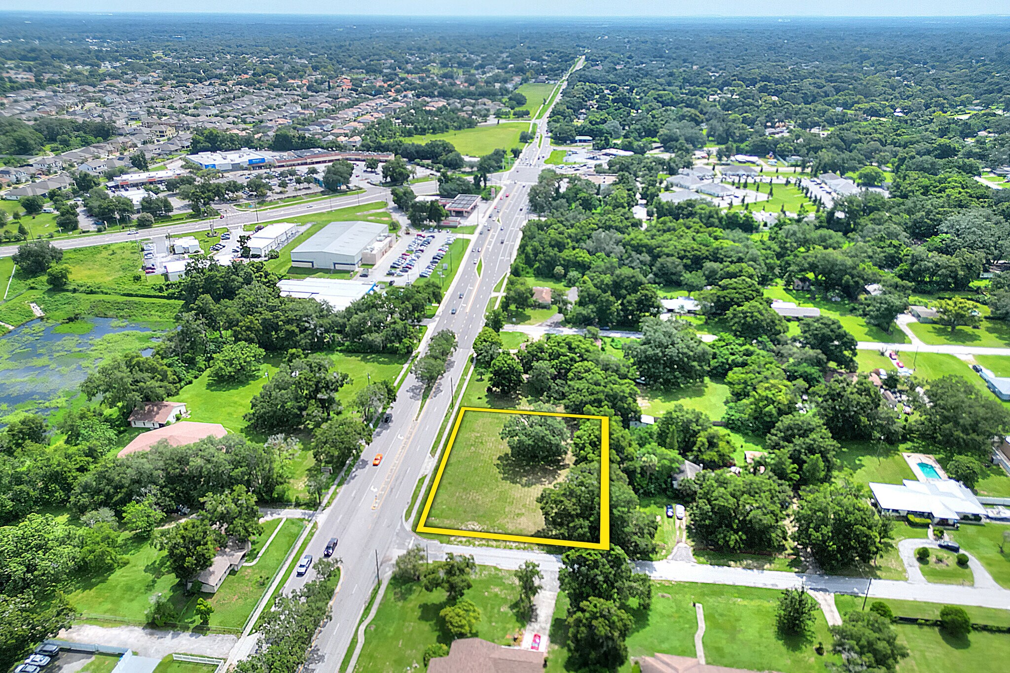 703 Lumsden rd, Brandon, FL à vendre Photo de l’immeuble– Image 1 sur 8