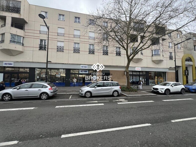 Local commercial dans Montigny-le-Bretonneux à louer - Photo de l’immeuble – Image 2 sur 10