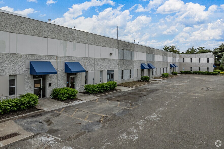 17 Edgeboro Rd, East Brunswick, NJ à louer - Photo de l’immeuble – Image 2 sur 3