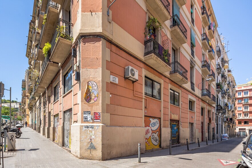 Immeuble residentiel dans Barcelone, Barcelona à vendre - Photo de l’immeuble – Image 2 sur 2