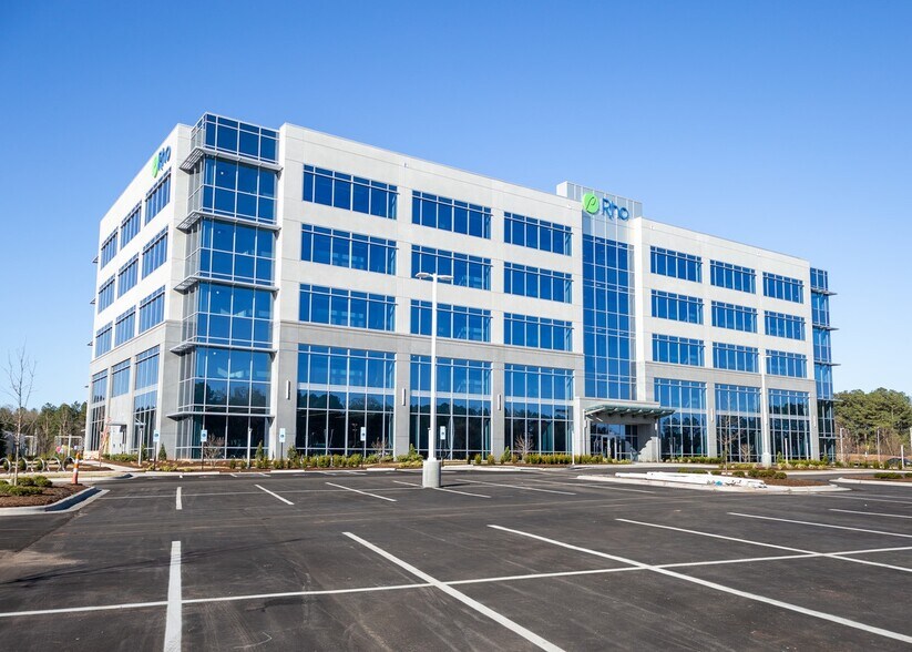 2635 E Nc Highway 54, Durham, NC à louer - Photo de l’immeuble – Image 1 sur 8