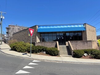 Plus de détails pour 675 N Main St, Waterbury, CT - Local commercial à vendre