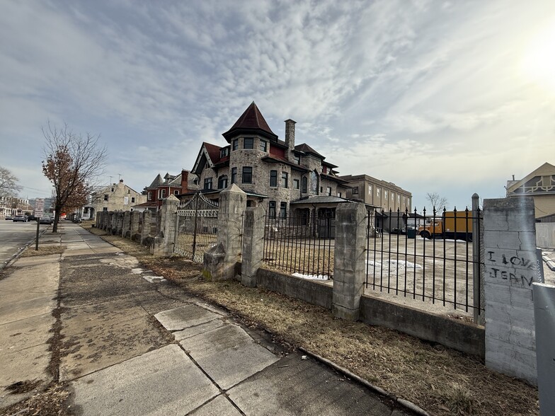 624 W Main St, Norristown, PA à vendre - Photo de l’immeuble – Image 3 sur 25