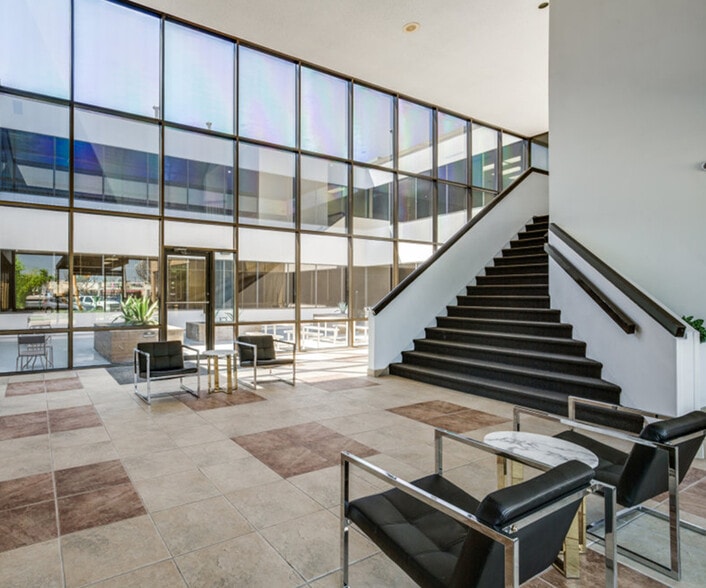 7111 Harwin Dr, Houston, TX à louer - Hall d’entrée – Image 3 sur 5