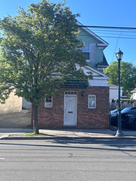 85 Hillside Ave, Williston Park, NY à vendre - Photo de l’immeuble – Image 2 sur 11
