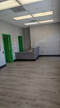 310 E Warm Springs Rd, Las Vegas, NV à louer Photo intérieure– Image 1 sur 5