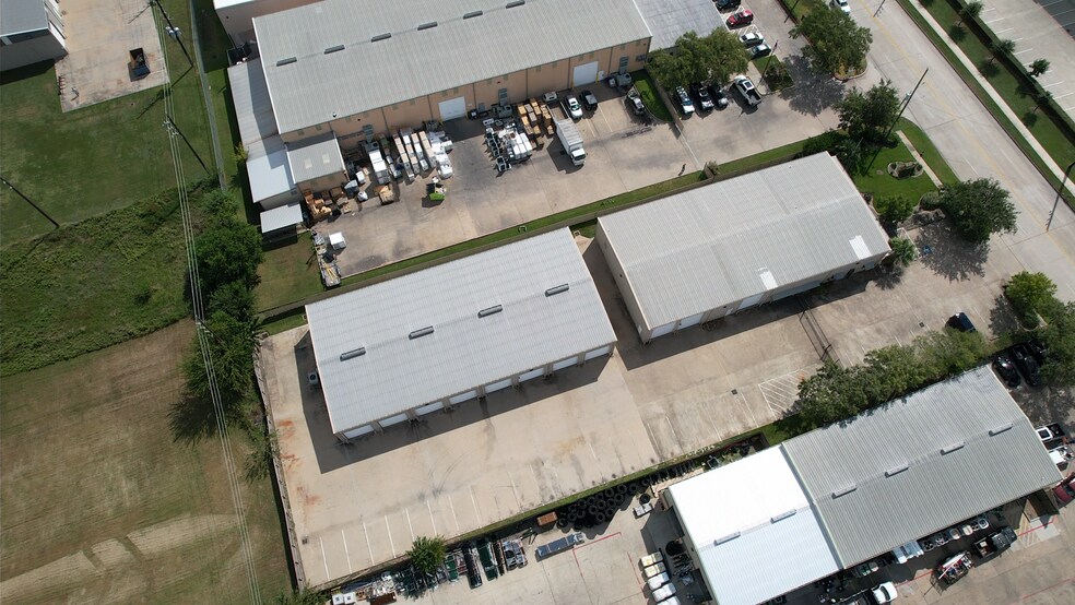 10408 Mula Rd, Stafford, TX à louer - Photo de l’immeuble – Image 2 sur 5