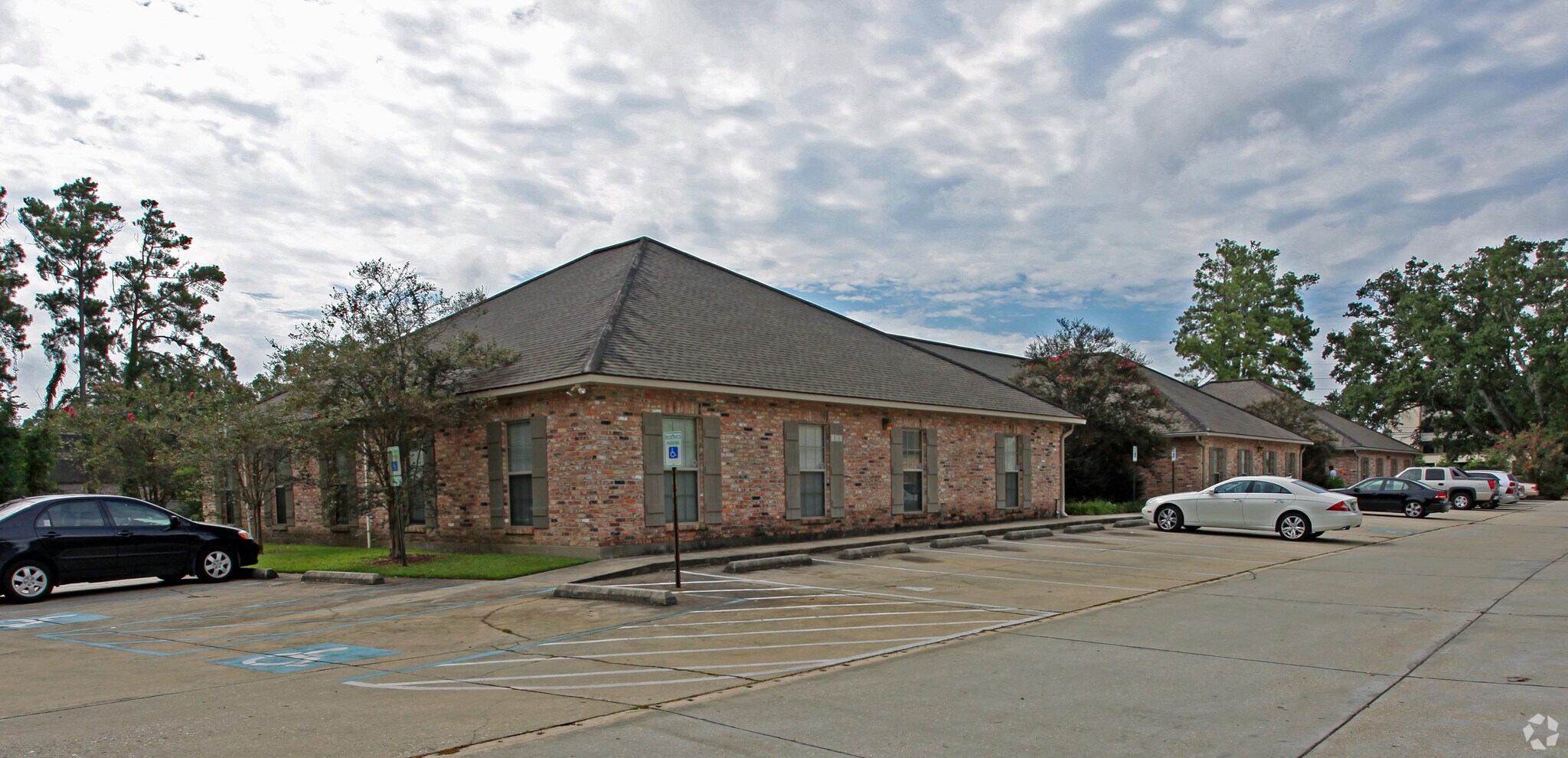 6555 Perkins Rd, Baton Rouge, LA à louer Photo principale– Image 1 sur 5